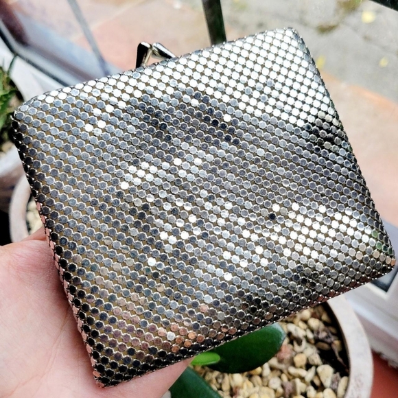 Vintage Silver Mesh Chainmail Clutch Purse - Picture 5 of 13